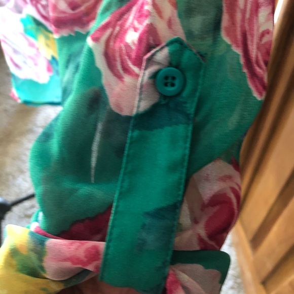 Romantic Floral Blouse - Picture 3 of 3